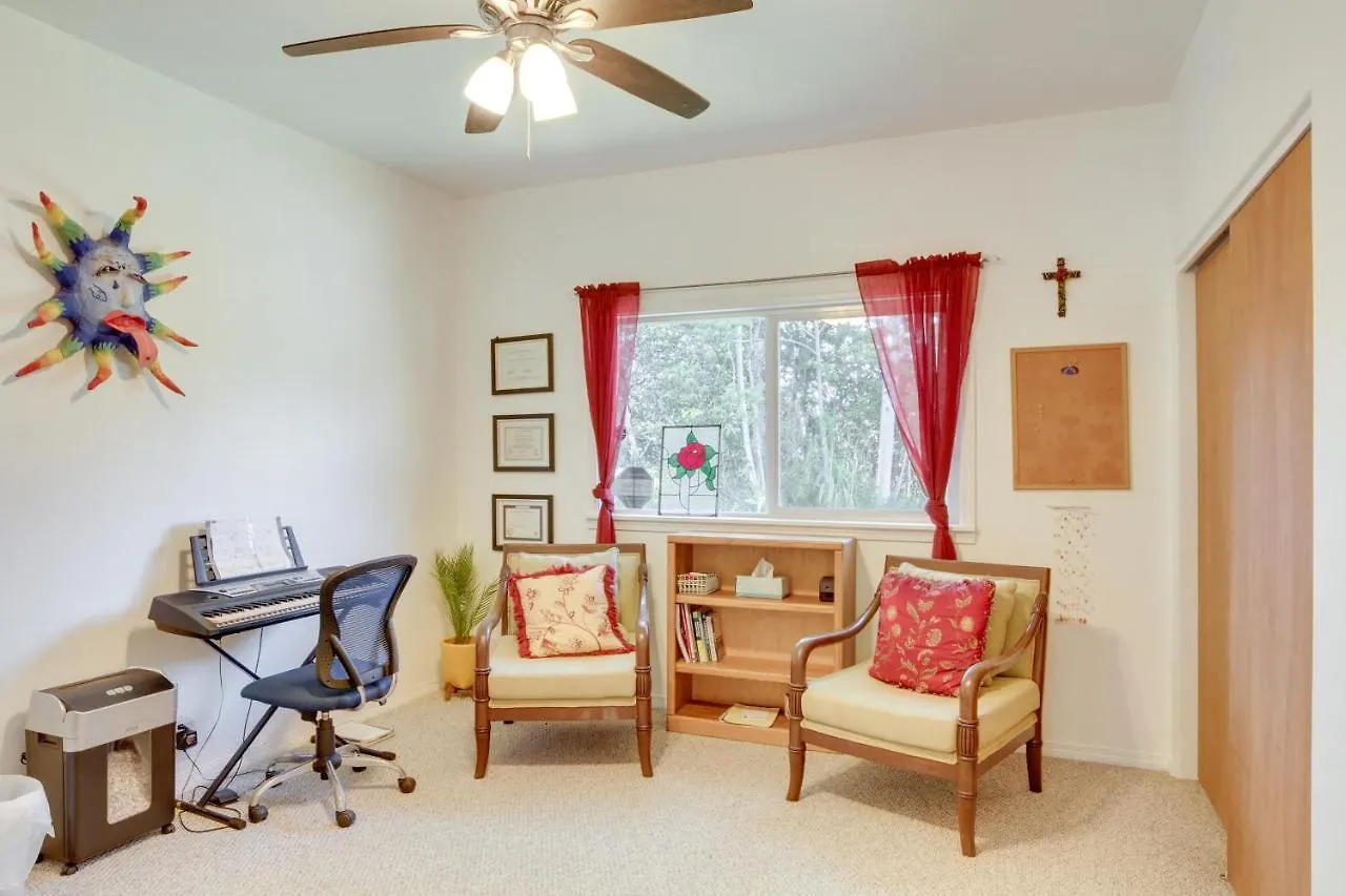 Paradise Park Vacation Rental About 4 Mi To Shoreline! Keaau 0*,  United States