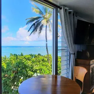 Breezy Beachfront Bali-style Haven 180 Degree Oceanview Apartment